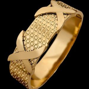 Mia Wynn Double X Chunky Gold Bangle Bracelet